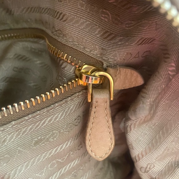 Prada leather bag! - Picture 6 of 14